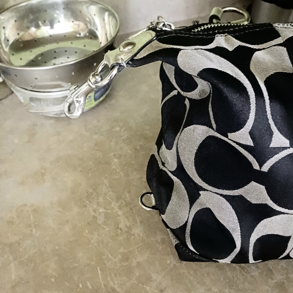 Authentic coach poppy bag! Black/silver! EUC! - Picture 9 of 16